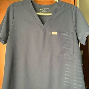 Figs one pocket scrub top and jogger scrub pants.